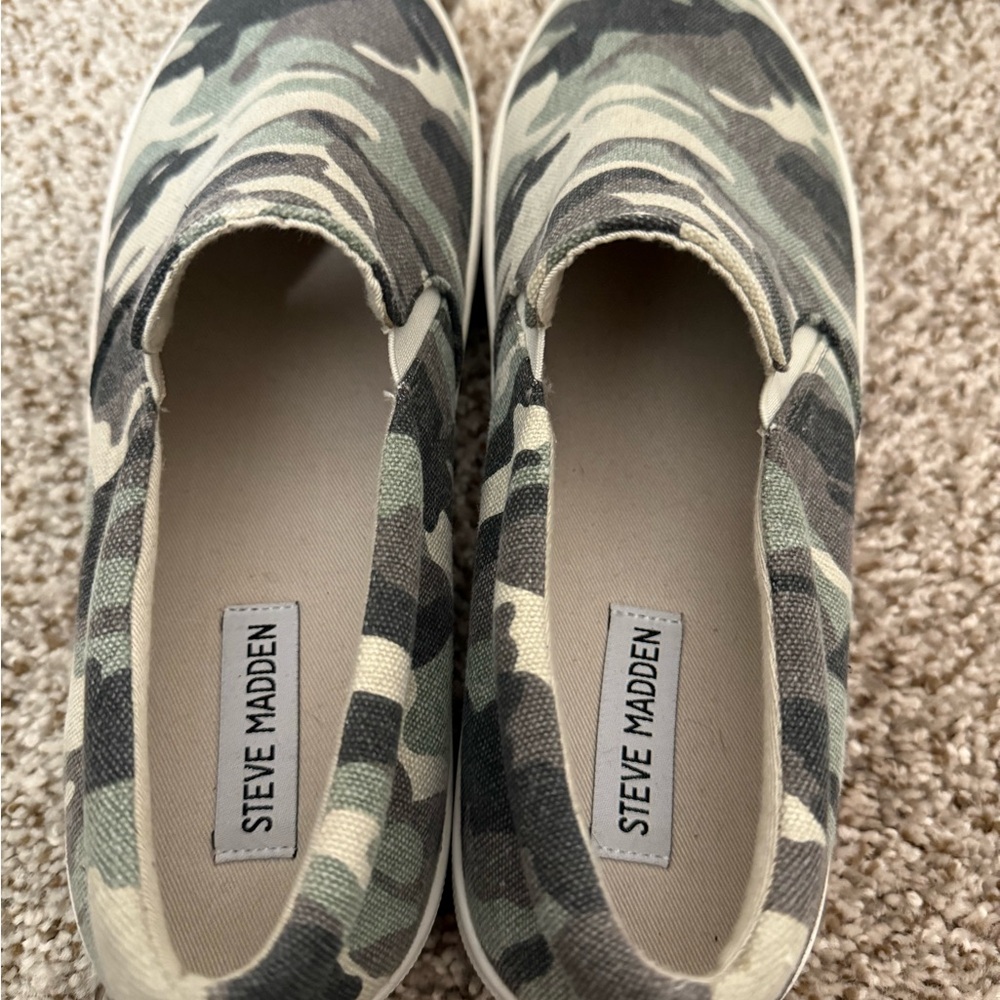 Steve Madden platform slip ons - Picture 3 of 5